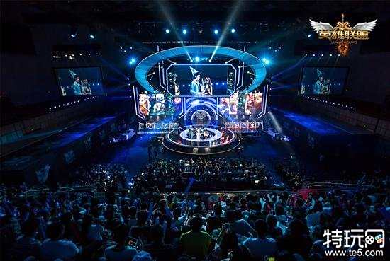 王大雷送礼 国足不敌澳大利亚3连败继续垫底.